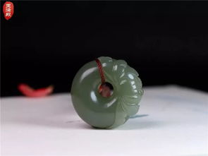 玉滿殿學玉 為什么和田碧玉都會看到一些小黑點呢