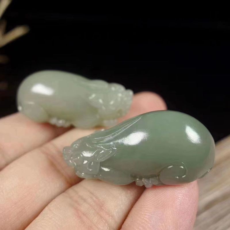 和田玉供應(yīng)鏈 天然新疆和田玉青白玉玉石貔貅掛件青海料貔貅掛墜