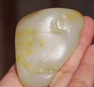 全面解析:如何鑒別和田玉青海料的真偽,解答用戶關于真假識別的疑問